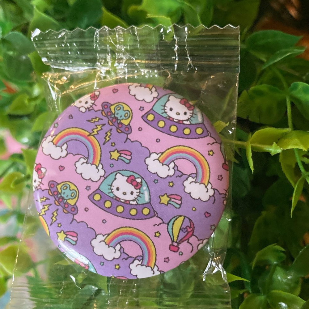 10/$13 NIP hello Kitty pin